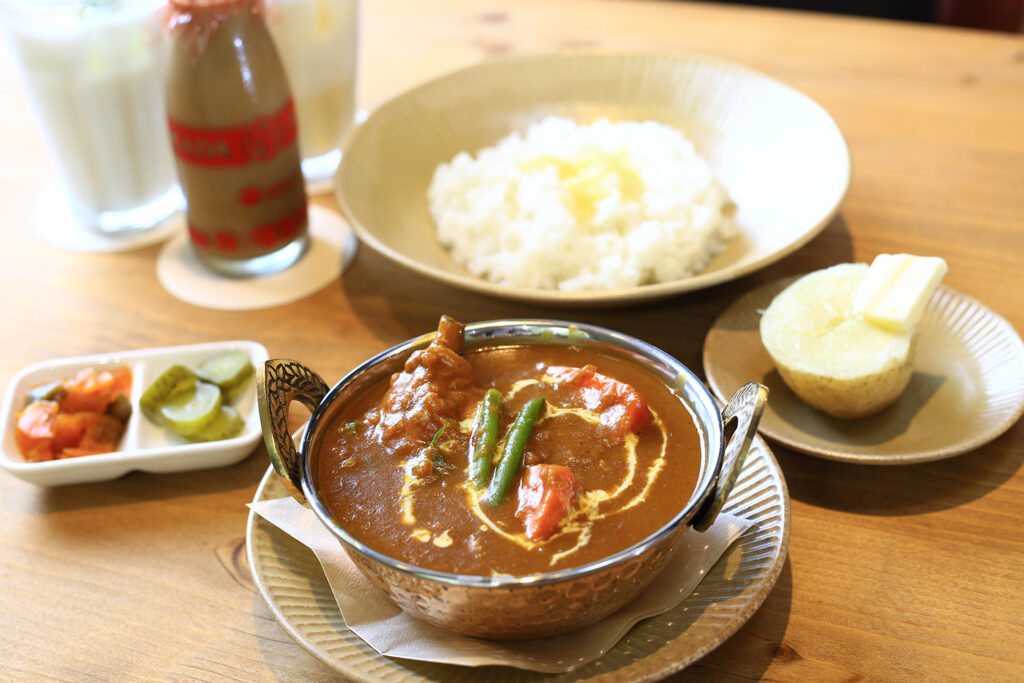 新店・Bombay Duck Curry】老舗欧風カレーが復活！ 大釜で煮込む濃厚な
