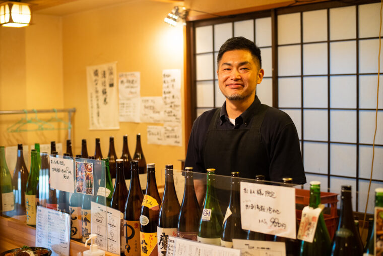店主の野水さん。日本酒はもちろん、さまざまなジャンルの料理への探求心旺盛！