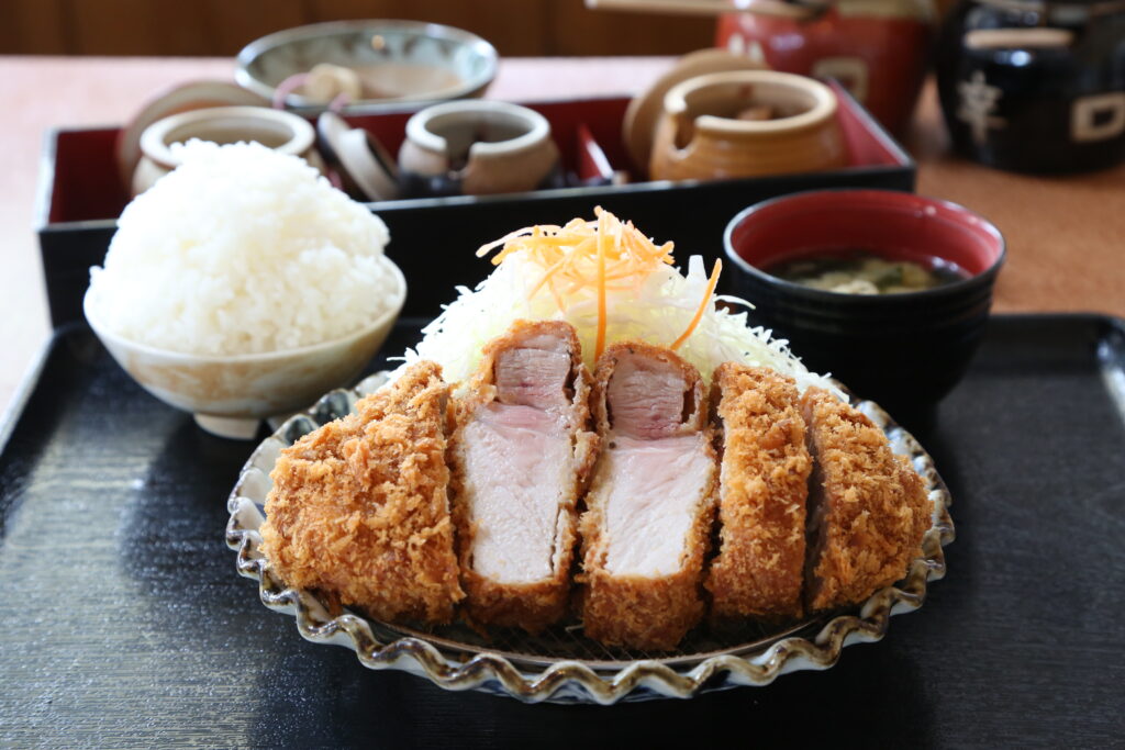 とんかつ久兵衛】分厚い断面とやわらかさのギャップに驚愕！｜新発田市