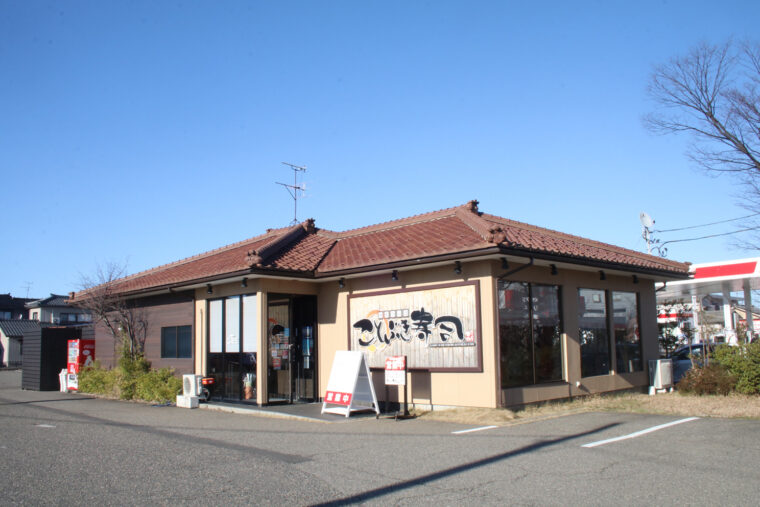 亀田店はJR亀田駅から車で5分ほど。広い駐車場があります