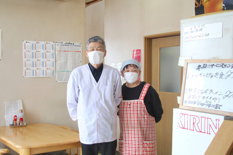左から店主の山口博司さん、栄子さん。栄子さんのご実家が阿賀野市にあった「岩山食堂」なんだとか