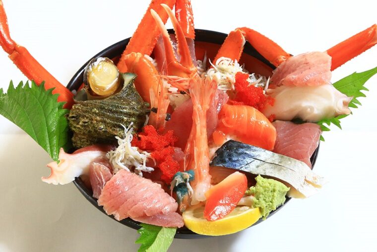 『海鮮丼』はカニ汁もしくはガラ汁が付いて1,650円