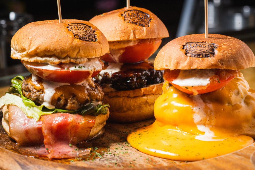 新店・Burger &Beer bar HUNGRY】超絶ボリューム！ハワイアンテイスト