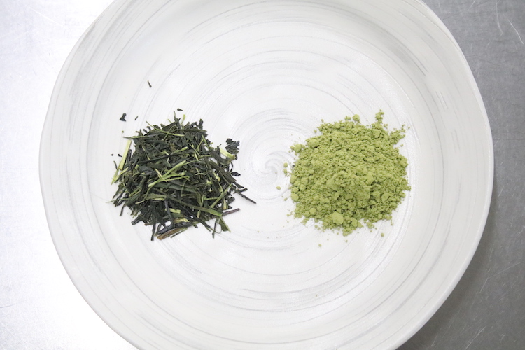 村上・冨士見園さんが5月に摘んだばかりの新茶と粉末緑茶