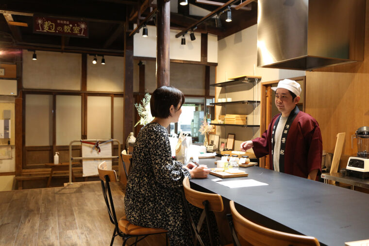 日本酒の奥深さを次世代に継承する新しい取り組み、麹の教室