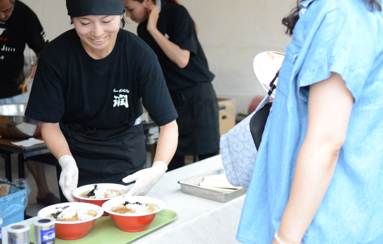 人気ラーメン店「酒麺亭 潤」が背脂ラーメンを提供