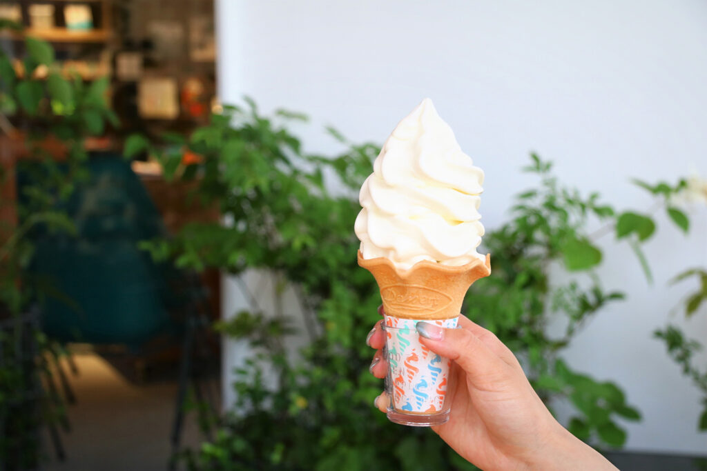新店・サーキュラーソフトクリーム】自然放牧酪農のミルクを使った