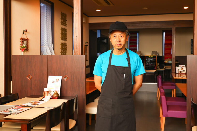 「さっぱりしたタレの味が好評で、年配の方にも喜ばれています」と店主の桑山さん　