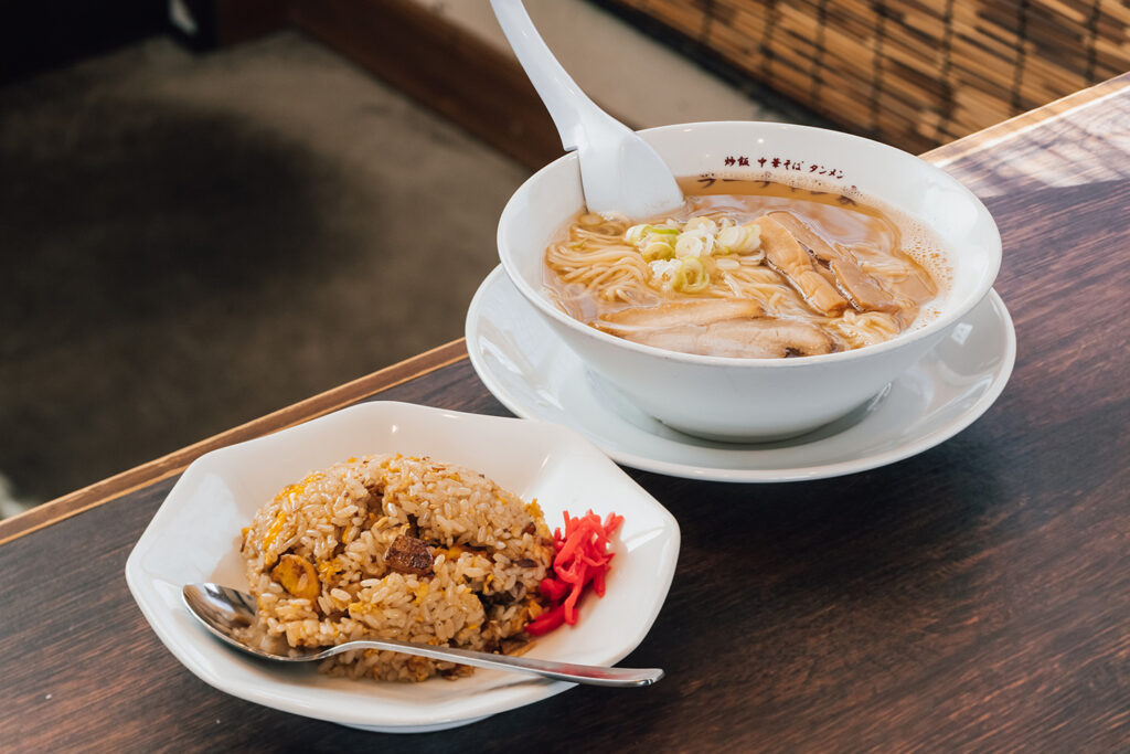 ラーメン半チャーハン様　20クラウン遮熱スモーク15% ラーチャン家 大形店】あっさりラーメンと濃い味チャーハン。味の黄金