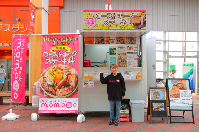 モモコミートのキッチンカー。取材日には新潟市の古町モール7で出店していました