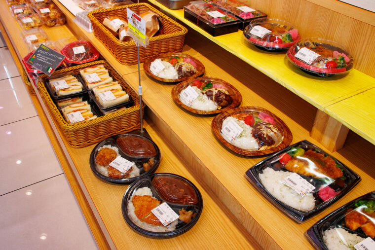 佐渡産コシヒカリを使った弁当は新潟河渡店だけのこだわり商品