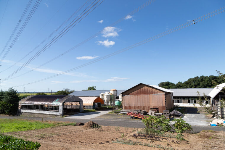生産農家のひとつ、五十嵐牧場は自然豊かな新発田市本田地域にある
