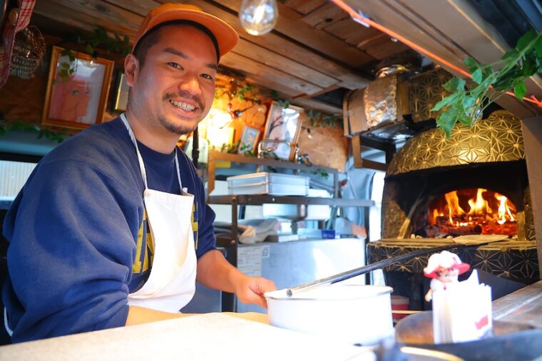 「ピザができるまでの時間、お客さんとの会話を大切にしています」と木村さん