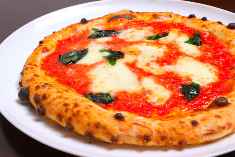 人気の『マルゲリータ』（1,350円）。ピザはテイクアウトも可能