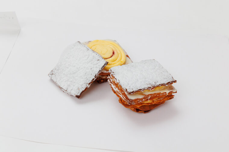 『いちごジャムとホワイトチョコのパイ』（1個350円）