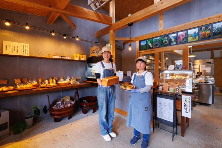 「今後はランチの提供も予定しています」と店長の五十嵐さん（左）とスタッフの齋藤妙子さん