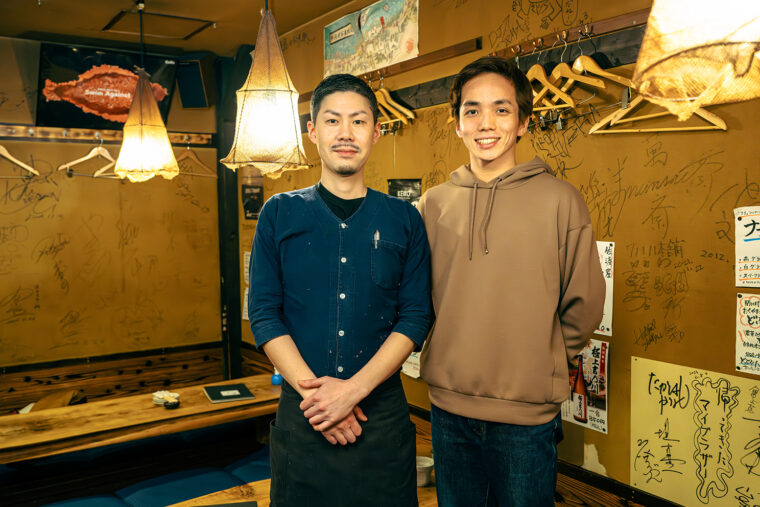 古町店代表の鹿嶋友也さんとパシャリ！　「ぜひ若い方にも古町に飲みに来てもらいたいです！」とのことでした