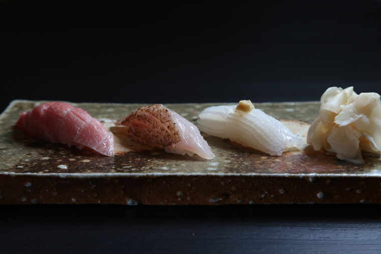 佐渡前のネタを中心に、旬の握り寿司を10貫味わえる『おまかせコース』