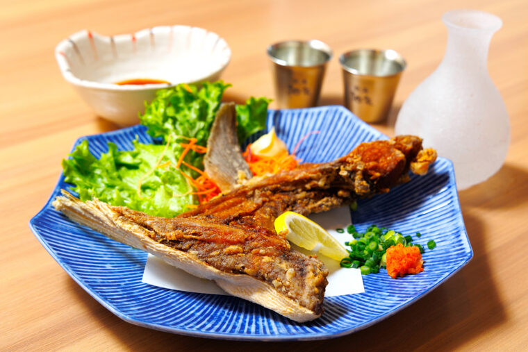 旬の魚を調理した『本日のカマ焼き』の一例。日本酒にもビールにもよく合います