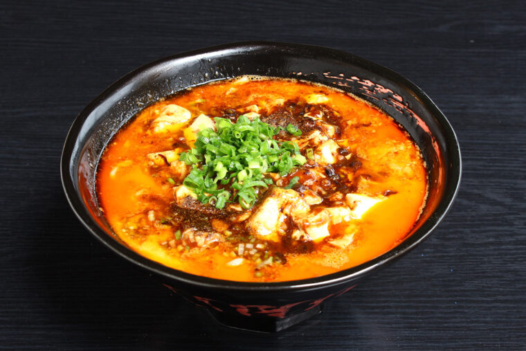 自家製の中太麺のモチモチとした食感が印象的な『四川麻婆担々麺』（1,150円）