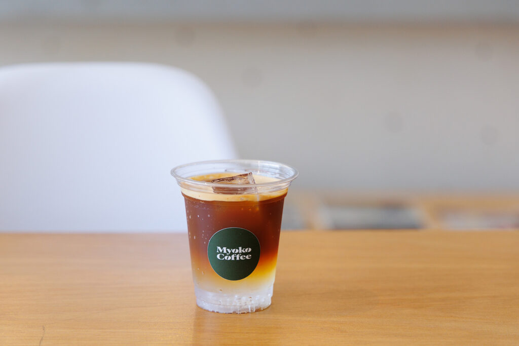 Myoko Coffee 高原駅前店】妙高ドライブの合間に、やさしいカラー