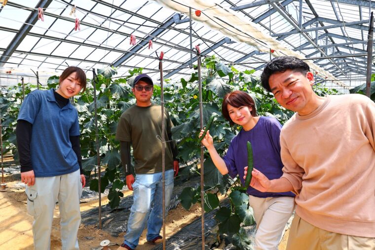 生産者の甲さん（左から2番目）とJA新潟市の鈴木さん