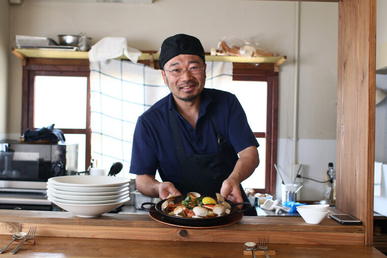 この日の出店者は新潟食材研究所ティオペペ。「おなじみのお客さんにも会えるのでうれしい」とオーナーの渡辺さんもにっこり