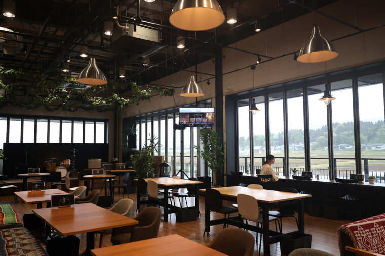 WEST CAFE 長岡店 店内