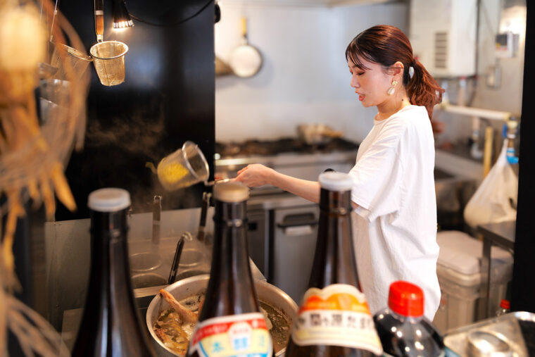 「阿賀野市笹神産のコシヒカリのうまみにも注目してください」とスタッフの佐藤智香さん