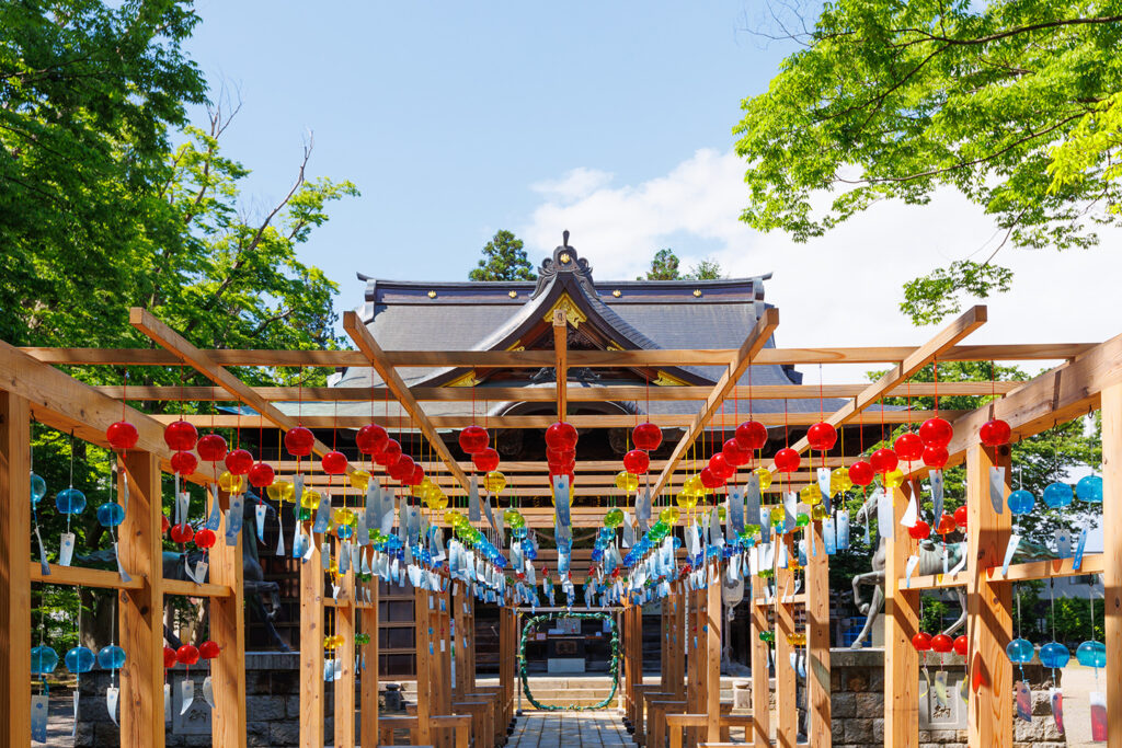 金峯神社と周辺寄り道スポット3軒】涼しげな風鈴と花手水で彩られた