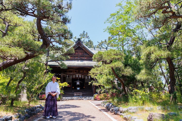 「例大祭には子どもたちが舞を披露します」と宮司の栂坂昌春さん