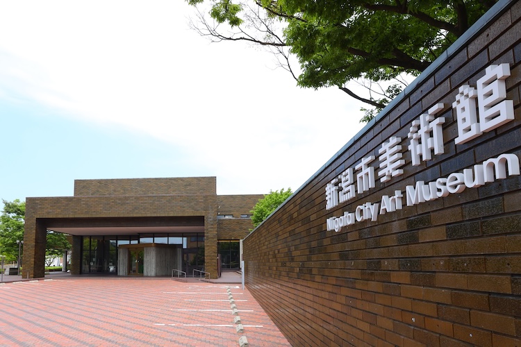 新潟市美術館は令和6年10月から令和7年7月頃までの間、大規模改修工事に伴う休館が予定されている