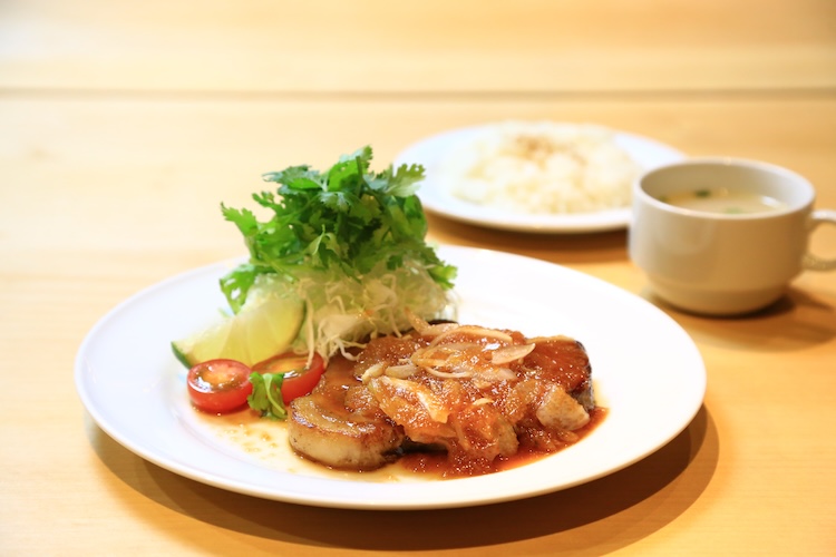 『厚切り豚の生姜焼き定食』（1,628円）　