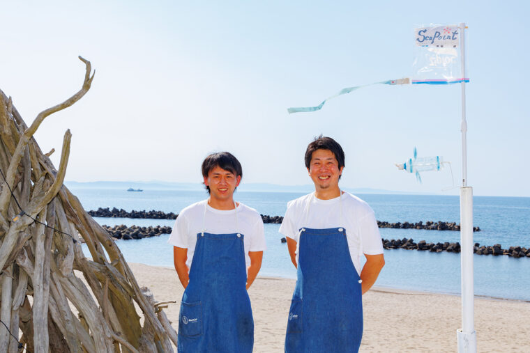 オーナー・鈴木博之さん（右）と店長・赤川光志さんが笑顔で出迎える