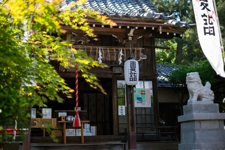 「おすわさま」の愛称で親しまれる寄居エリアの鎮守様