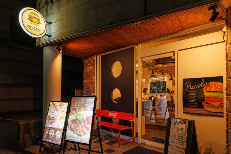 高田駅から徒歩5分ほど。駅近なので飲みにも訪れやすいです