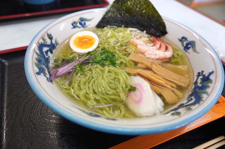 麵家なりたの『糸魚川ひすいラーメン』（880円）