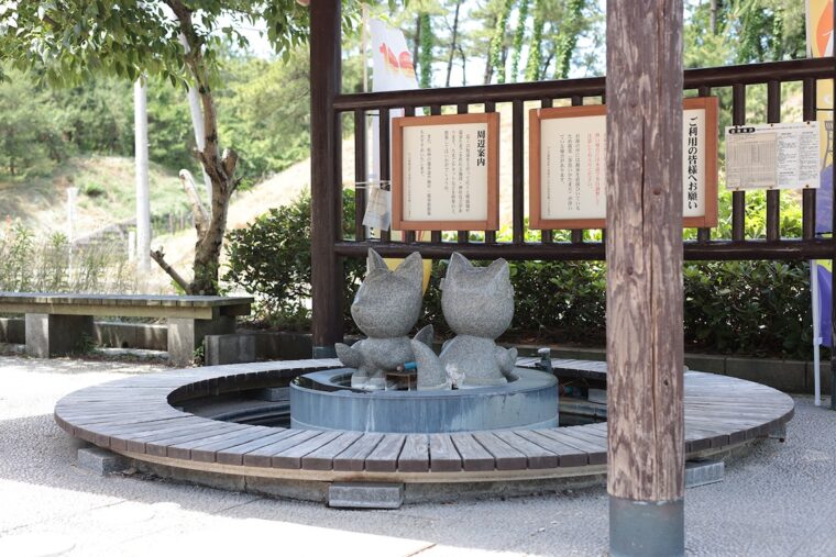 瀬波温泉街にある足湯