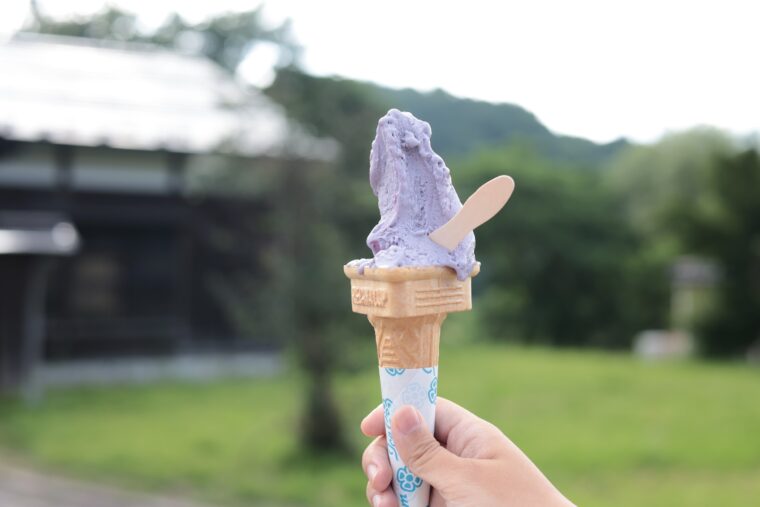 『ぶどう』のシングル（350円）。山本ぶどう園のブドウを使用