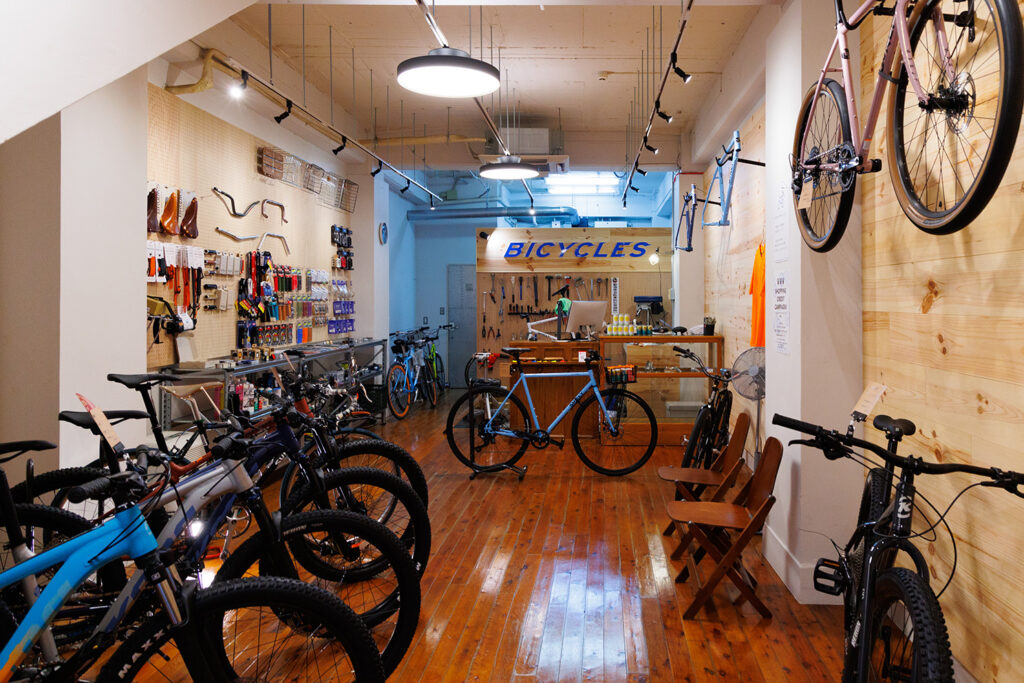 新店・BICYCLES handling by APARTMENT】自転車の洗車＆メンテナンスは