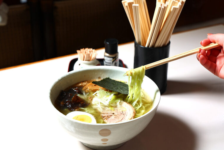 八木茶屋の看板メニュー『山塩ラーメン』