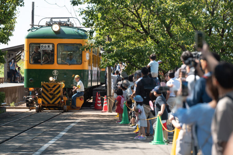 「かぼちゃ電車」の愛称で親しまれる電車