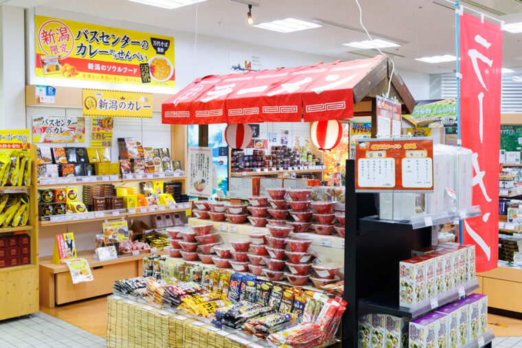 新潟ラーメンの乾麺なども販売！　ラーメン好きの人はお土産にぜひ