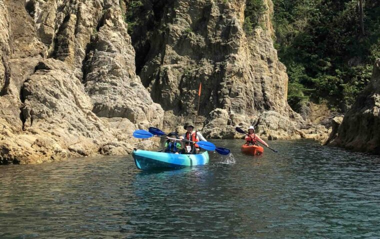 ダムは流れがないので、初心者も安心してカヌーを楽しめます。写真はイメージ