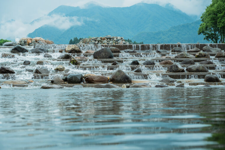 魚沼の夏は川遊びもさかんです