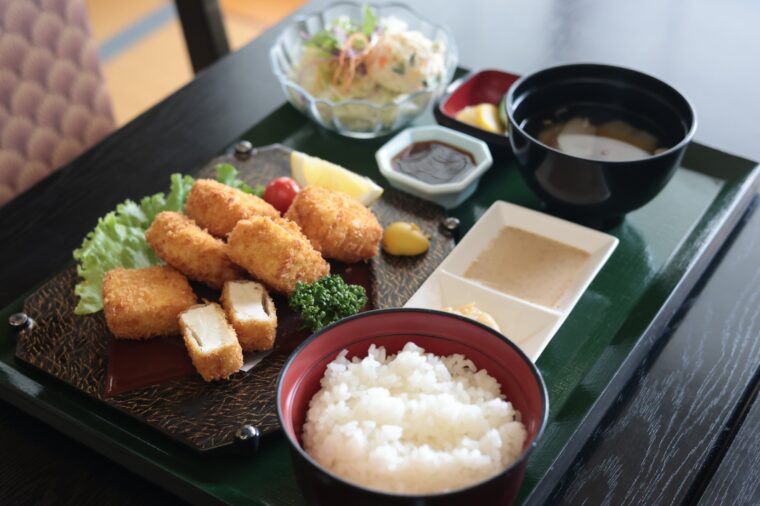 『豆腐フライ定食』（980円）