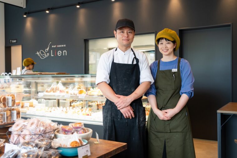 県内の人気洋菓子店で腕を磨いた店主の笠井雄太さんと妻の由貴さん