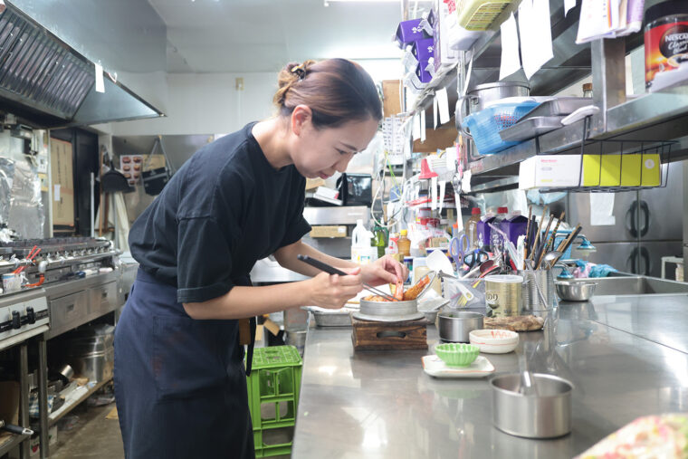 割烹の立ち上げたお店とあって、美しい盛り付けでお客を魅了します