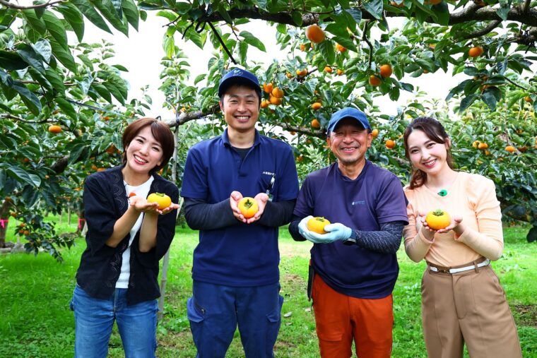 生産者の倉澤さん（右から2番目）とJA新潟かがやきの高橋さん