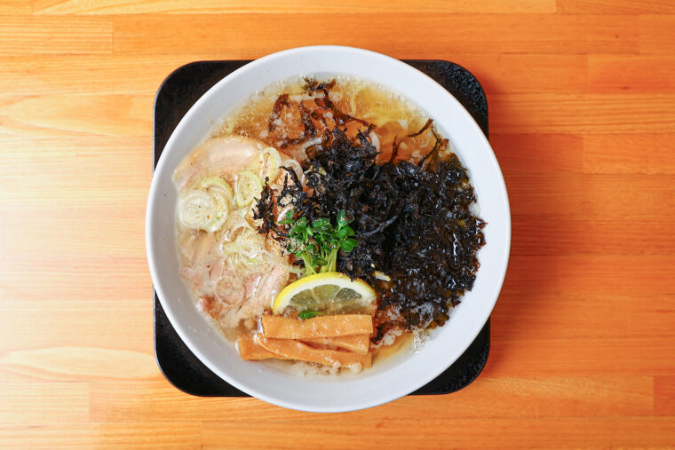 上から見ても美しい『塩ラーメン』